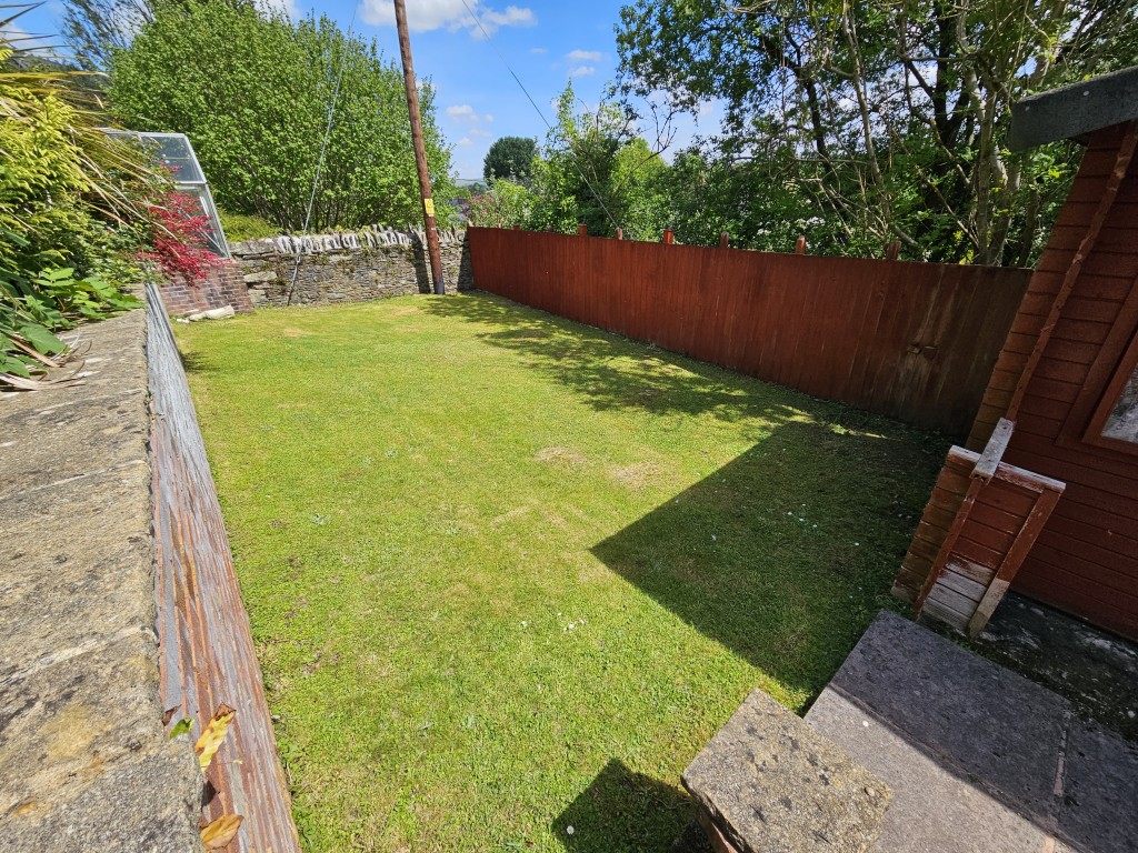Lot: 46 - LINK-DETACHED HOUSE WITH VIEWS IN A POPULAR LOCATION - Rear garden